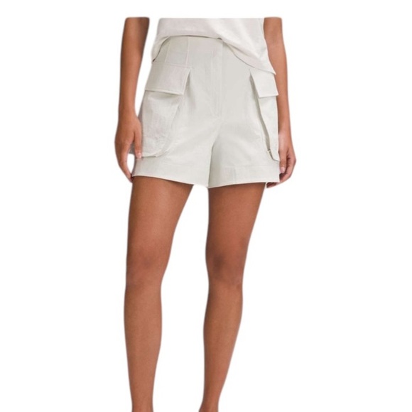 Lululemon Relaxed-Fit Super-High-Rise Cargo Short 4" in Bone - Picture 2 of 10